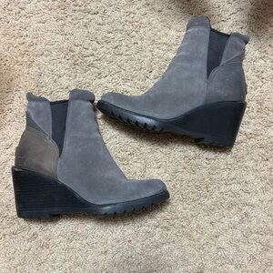 Sorel Gray Suede Wedge Ankle Booties